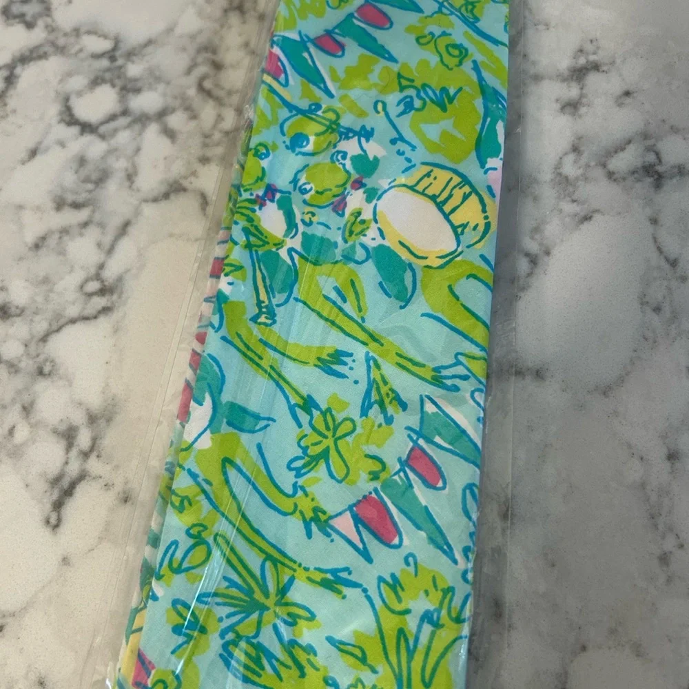 Lilly Pulitzer Blue and Green Floral Men’s Tie - Picture 6 of 7
